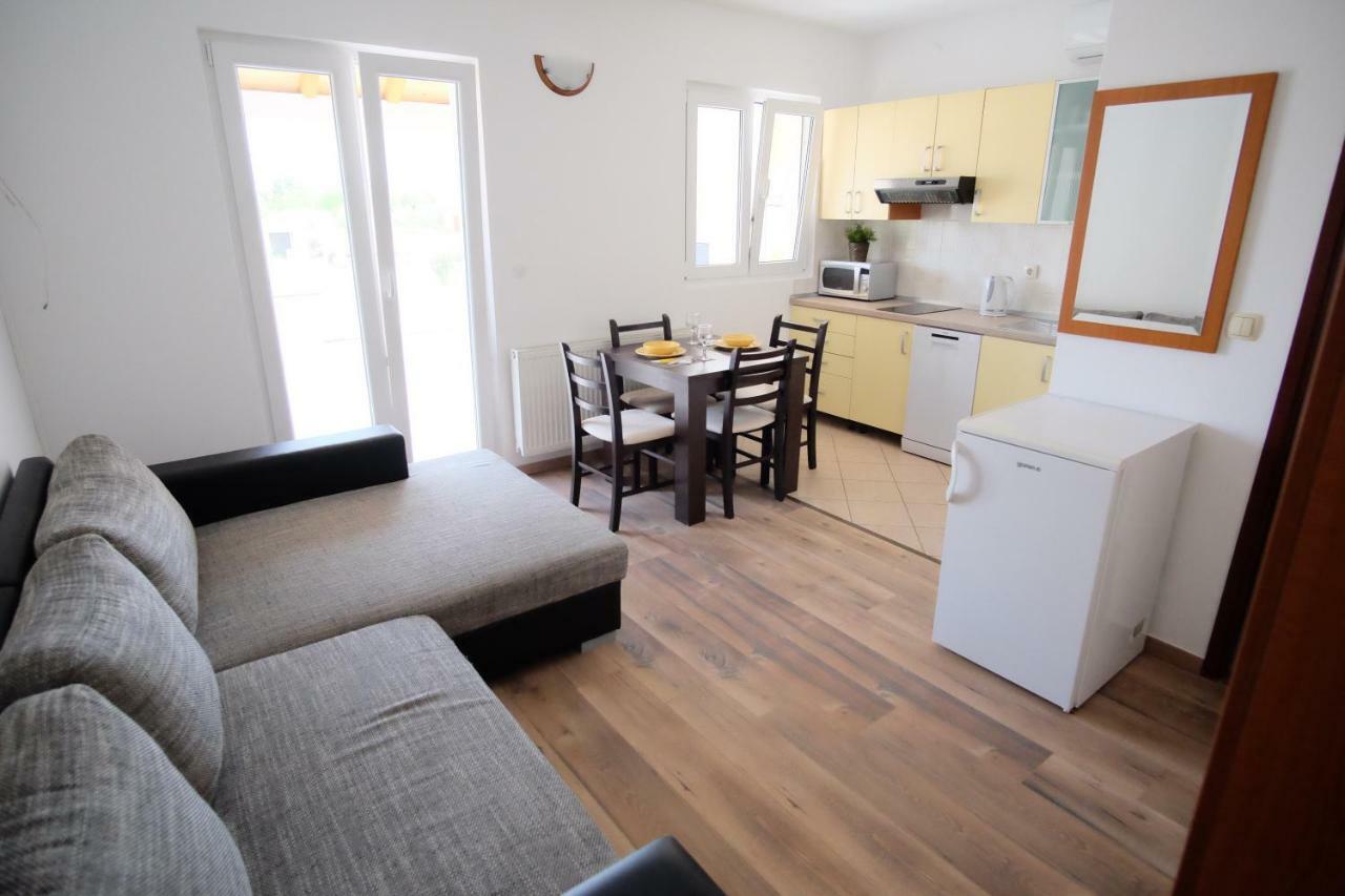 Apartmani Svemir ドラゲ エクステリア 写真